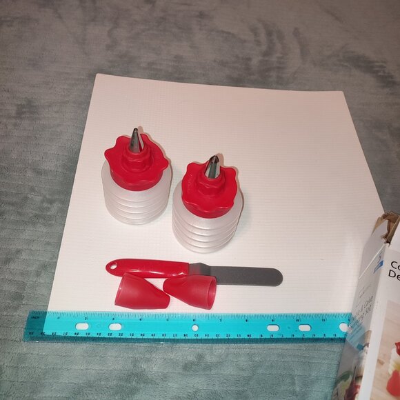 NEW Cookie & Cake Decorating Set Star Shaped Tip Round Spatula 2 Squeeze Bottles - Picture 3 of 7